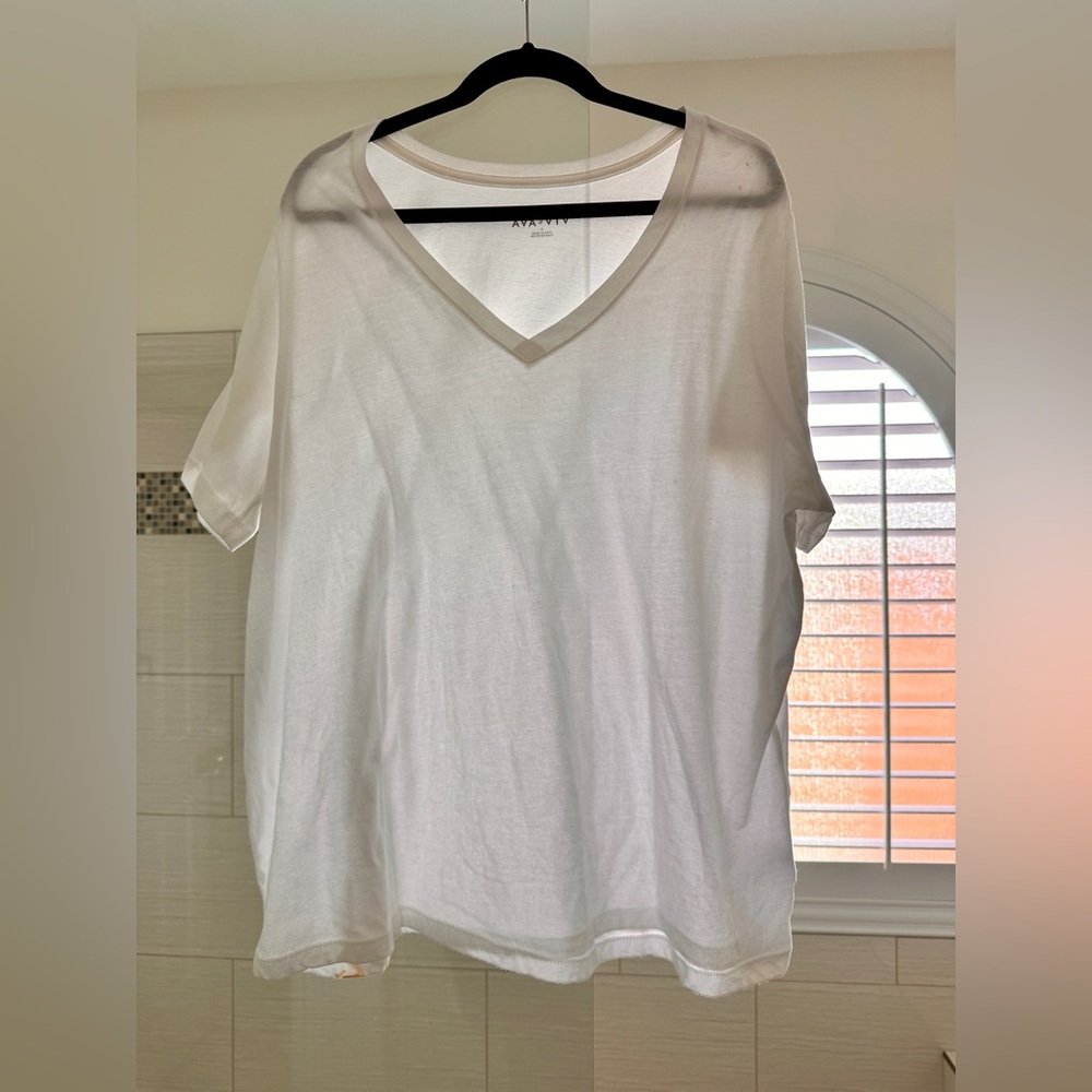 Ava & Viv White V-Neck Short Sleeve Tee